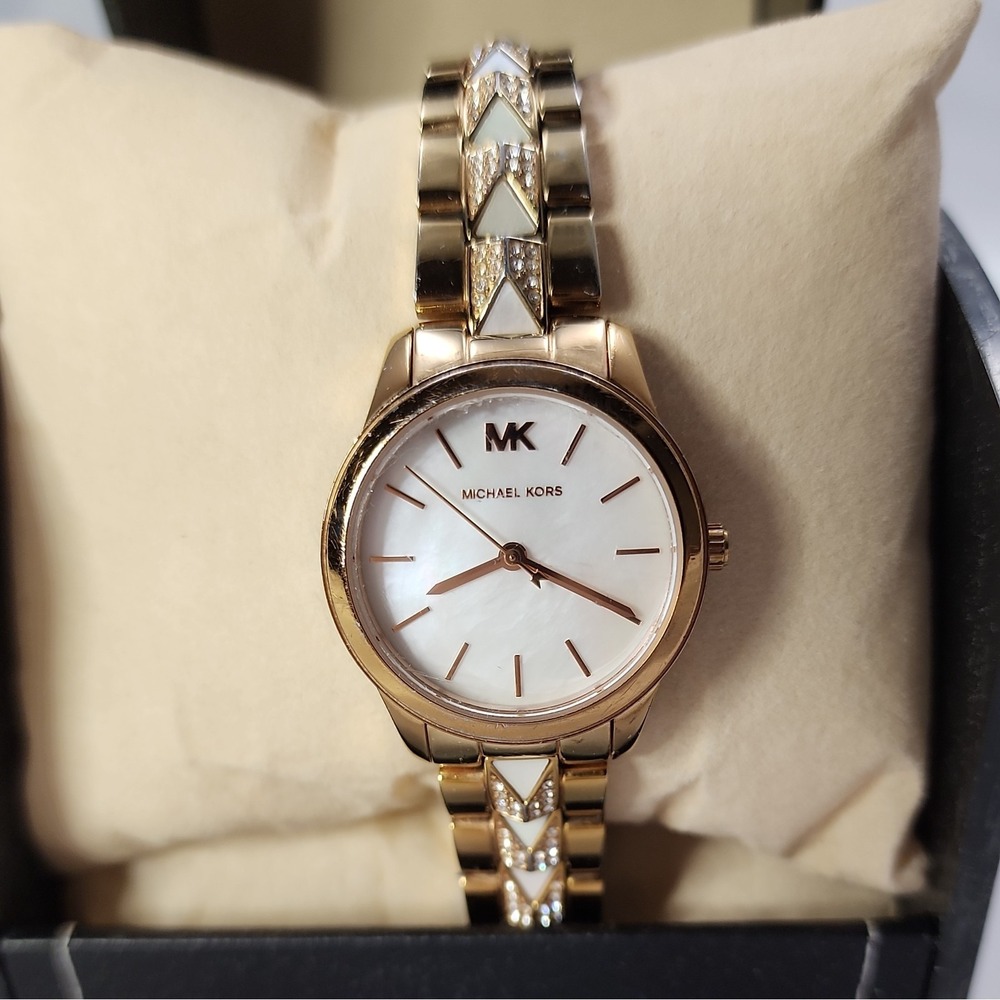 Michael Kors Women's Runway Mercer MOP Dial Rose Gold Watch MK6674